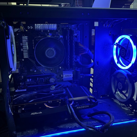 Gaming Pc + Monitors, Keyboard and mouse !!! We can talk about price !! - Picture 2 of 3